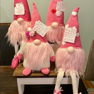 NWT Valentine’s Gnomes Bundle!!